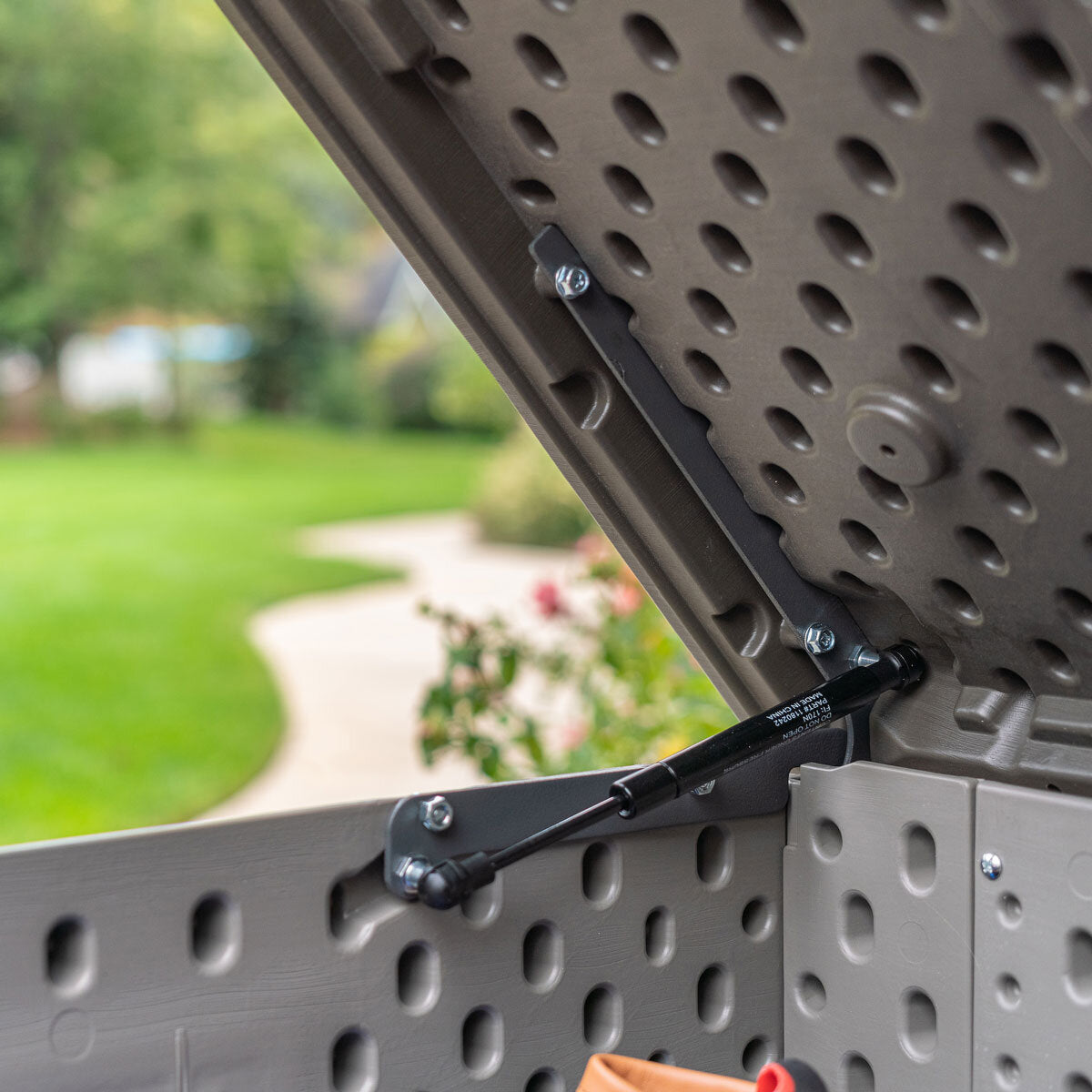 568-Liter Outdoor Storage Deck Box - Model 60384U