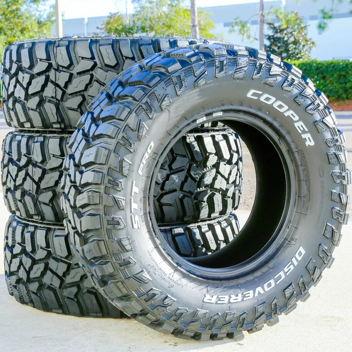 LT275/70R18 125/122P E 10-Ply Mud-Terrain Tires - Set of 4