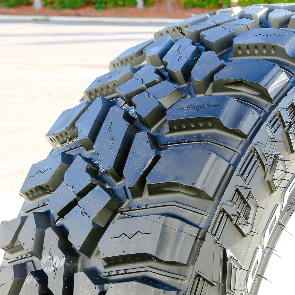 LT275/70R18 125/122P E 10-Ply Mud-Terrain Tires - Set of 4