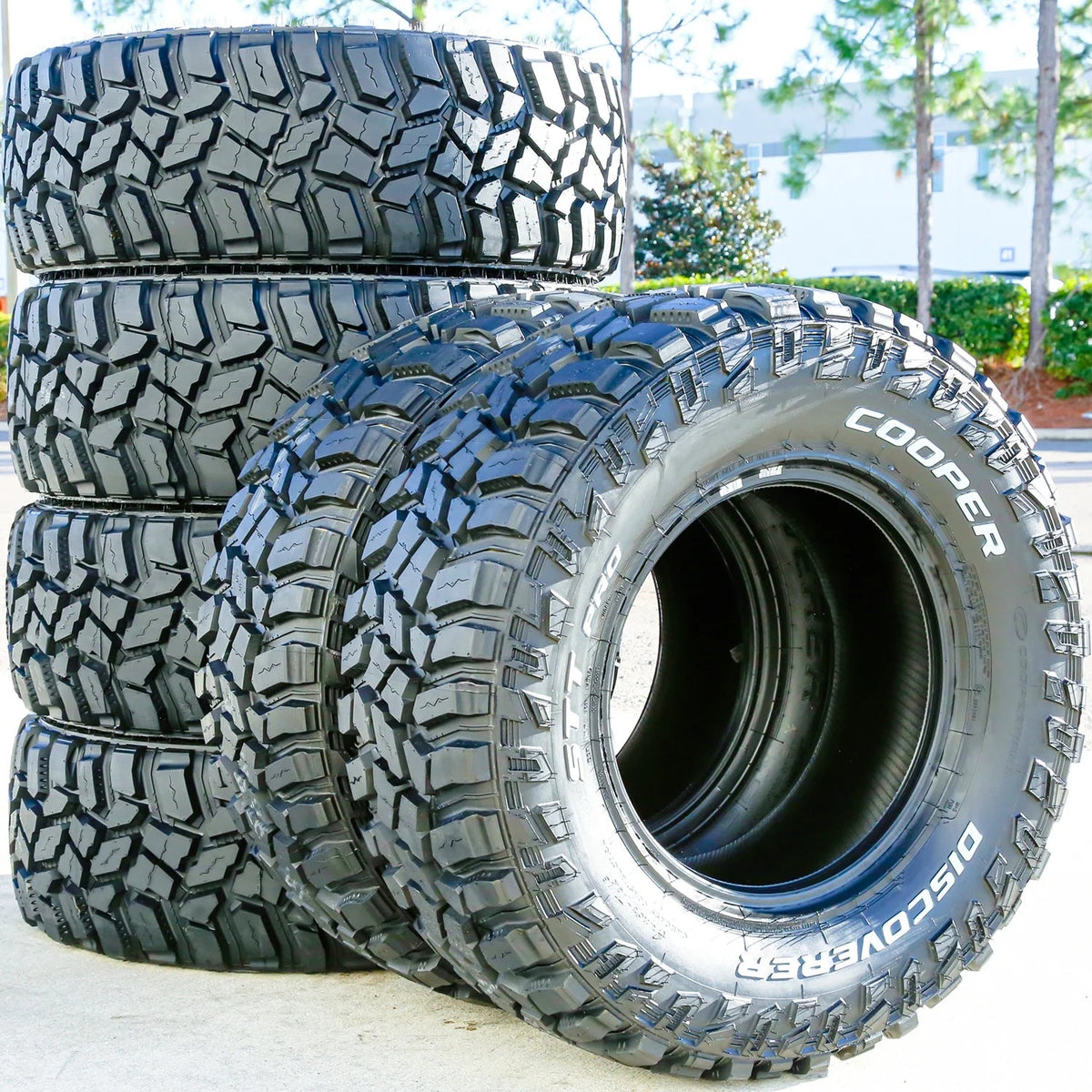 LT275/70R18 125/122P E 10-Ply Mud-Terrain Tires - Set of 4